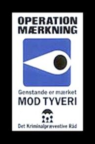 Selvklæbende mærkat til opsætning udendørs

Selvklæbende mærkat til opsætning udendørs for at markere at værdifulde genstande er mærkede mod tyveri. Bruges sammen med lille mærkat til at påsætte mærkede genstande.
gratis ved henvendelse til: http://www.dkr.dk/operation-maerkning